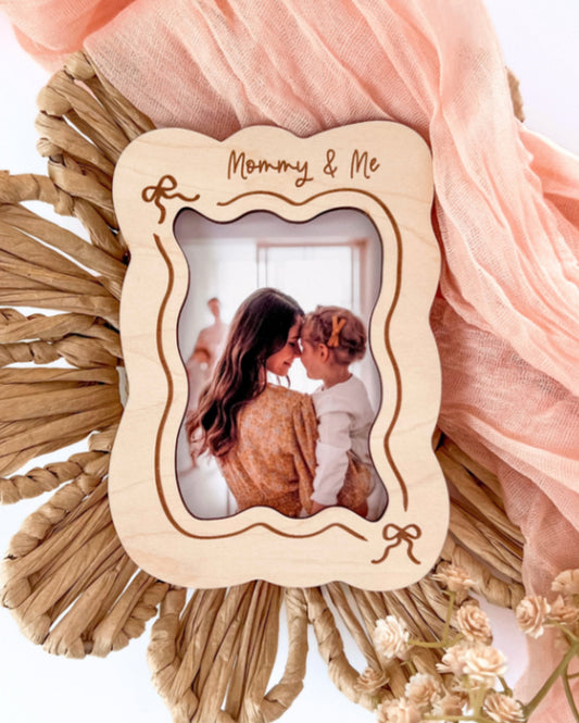 Scalloped Bow Mini Photo Frame for Mother’s Day, Father’s Day