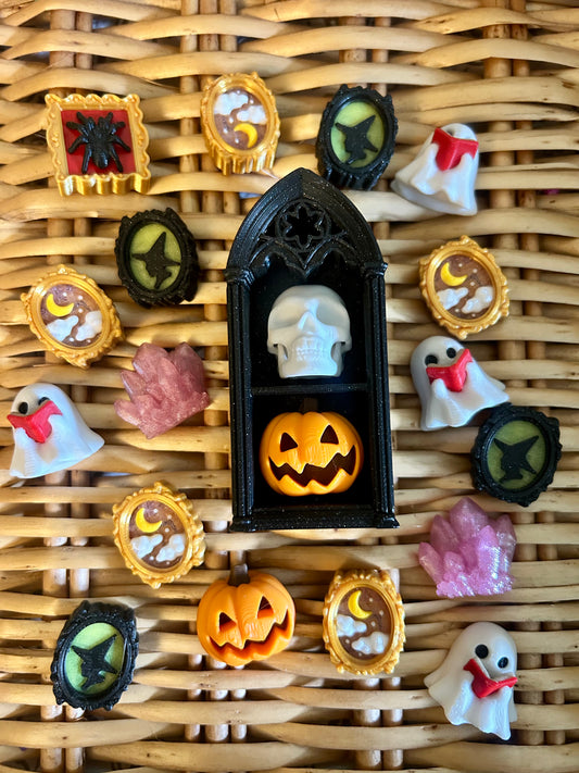 Spooky Gothic Bookshelf - 2 Clicker