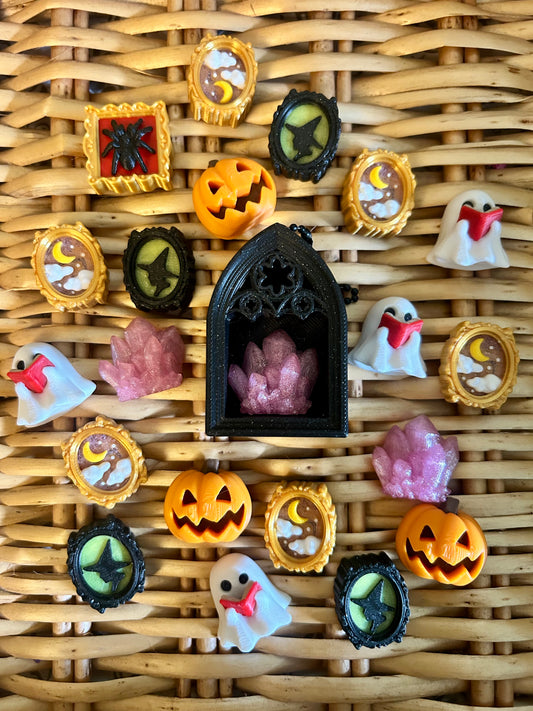 Spooky Gothic Bookshelf - 1 Clicker